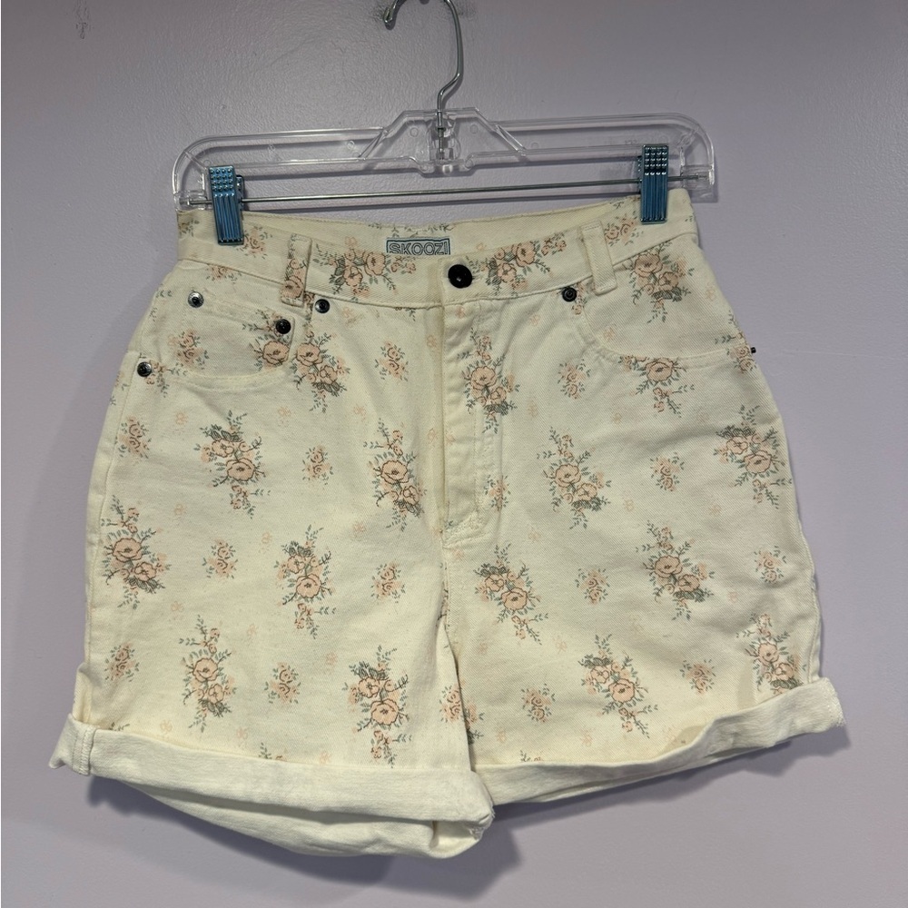 Skoozi‎ vintage white floral cotton jean shorts
